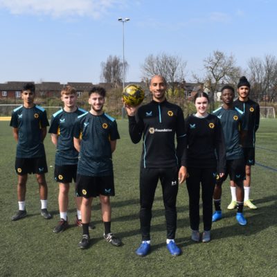 FORMER WOLVES CAPTAIN KARL HENRY PITCHES UP FOR TRAINING SESSION WITH SPORTS STUDENTS